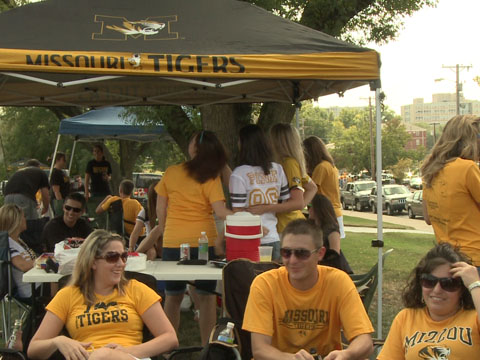 the michigan tigers are sitting under the tent