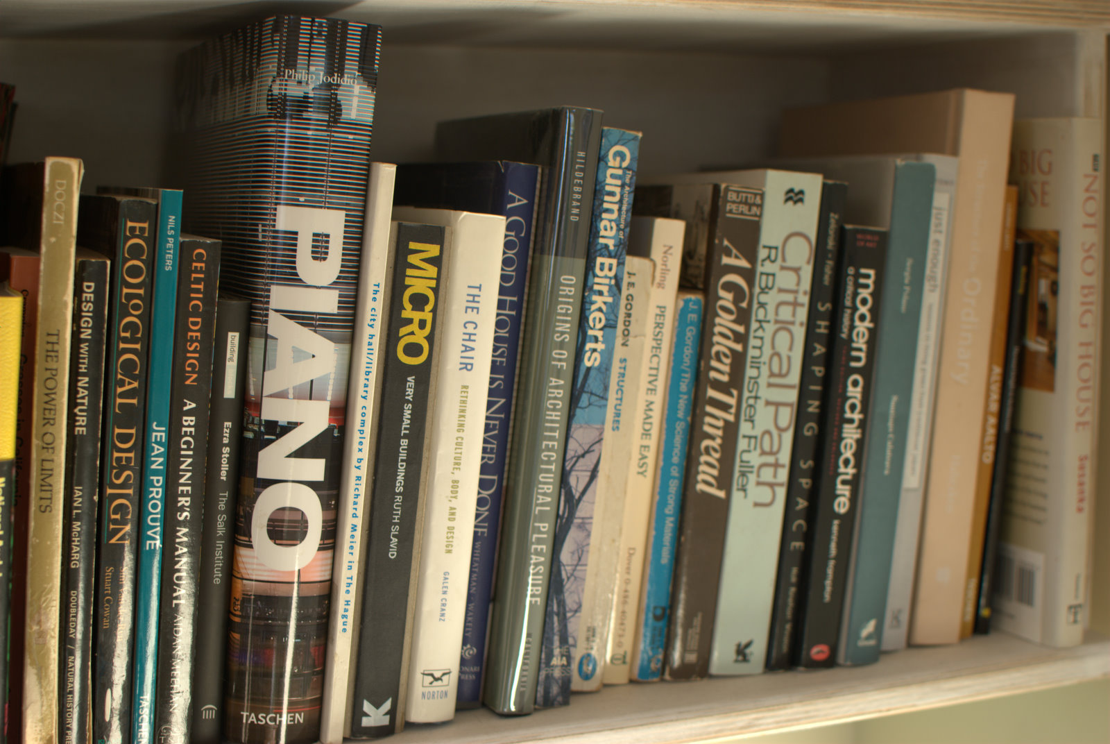 several books on a book shelf with many different ones