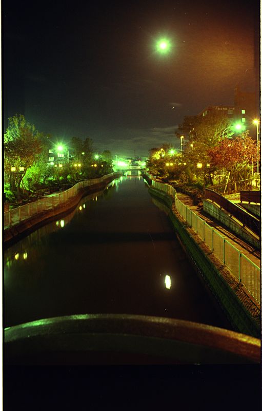 an image of a river at night in the city
