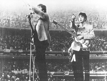 the who in the stadium with guitar playing
