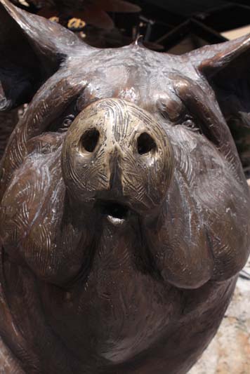 a close up of a statue of a boar with it's teeth