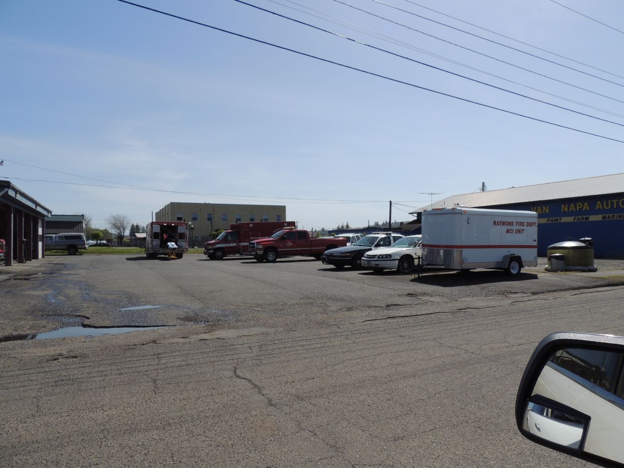 cars parked next to each other in a parking lot