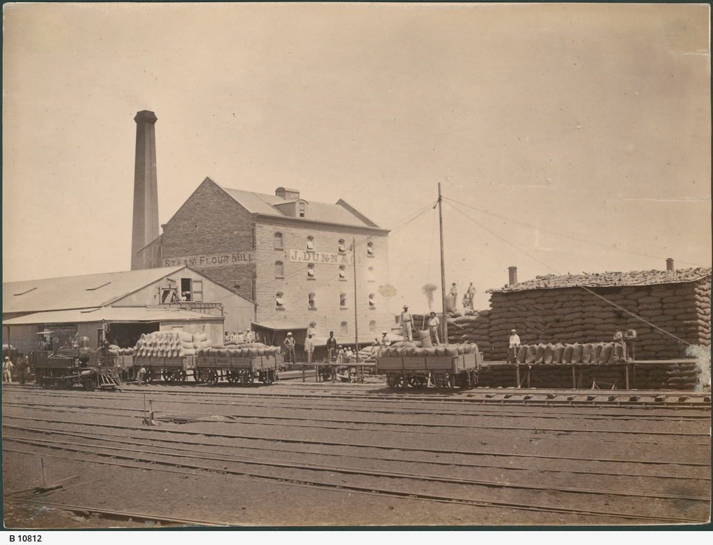 an old pograph of a factory in the early 20th century