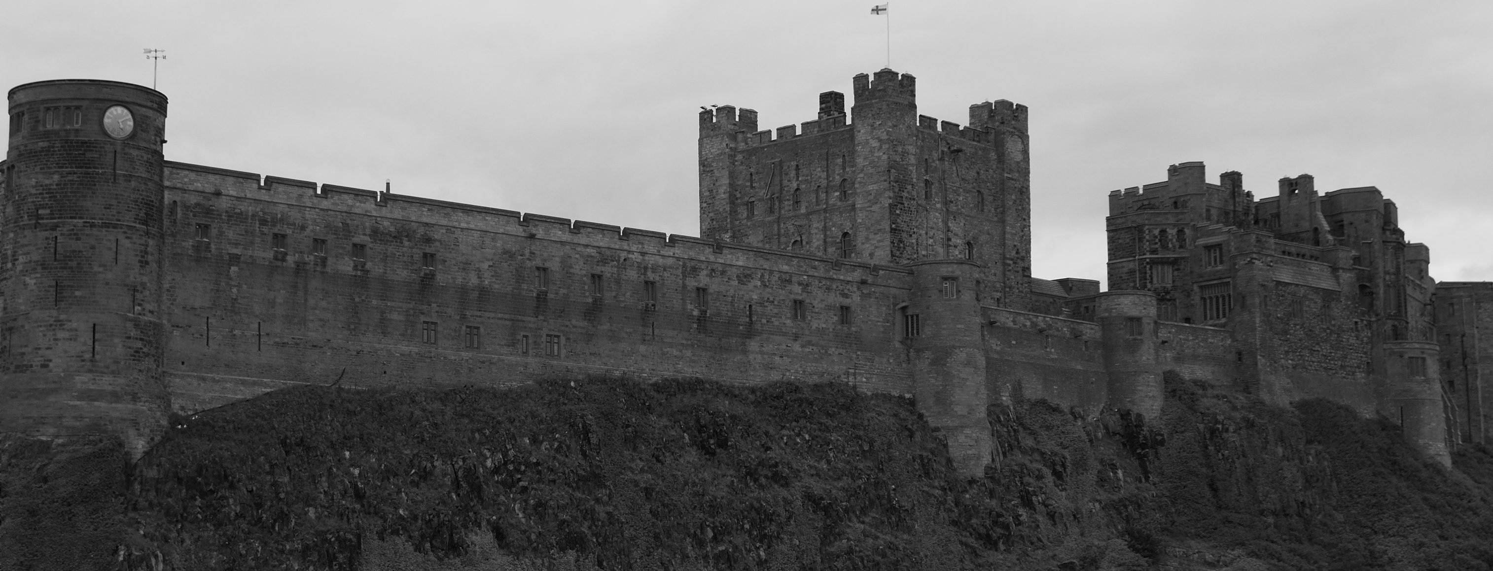 a castle is shown in black and white on a cloudy day
