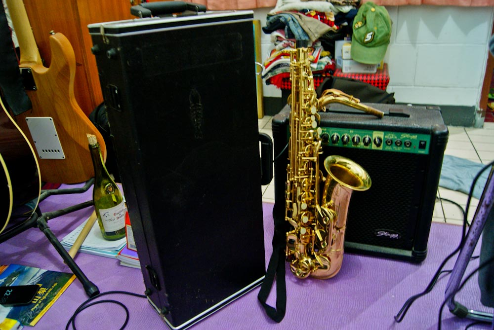 the saxophone is ready to be played with guitar straps