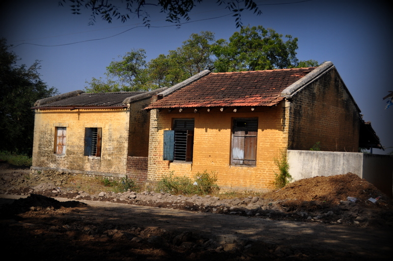 the side of an old house with some broken down windows