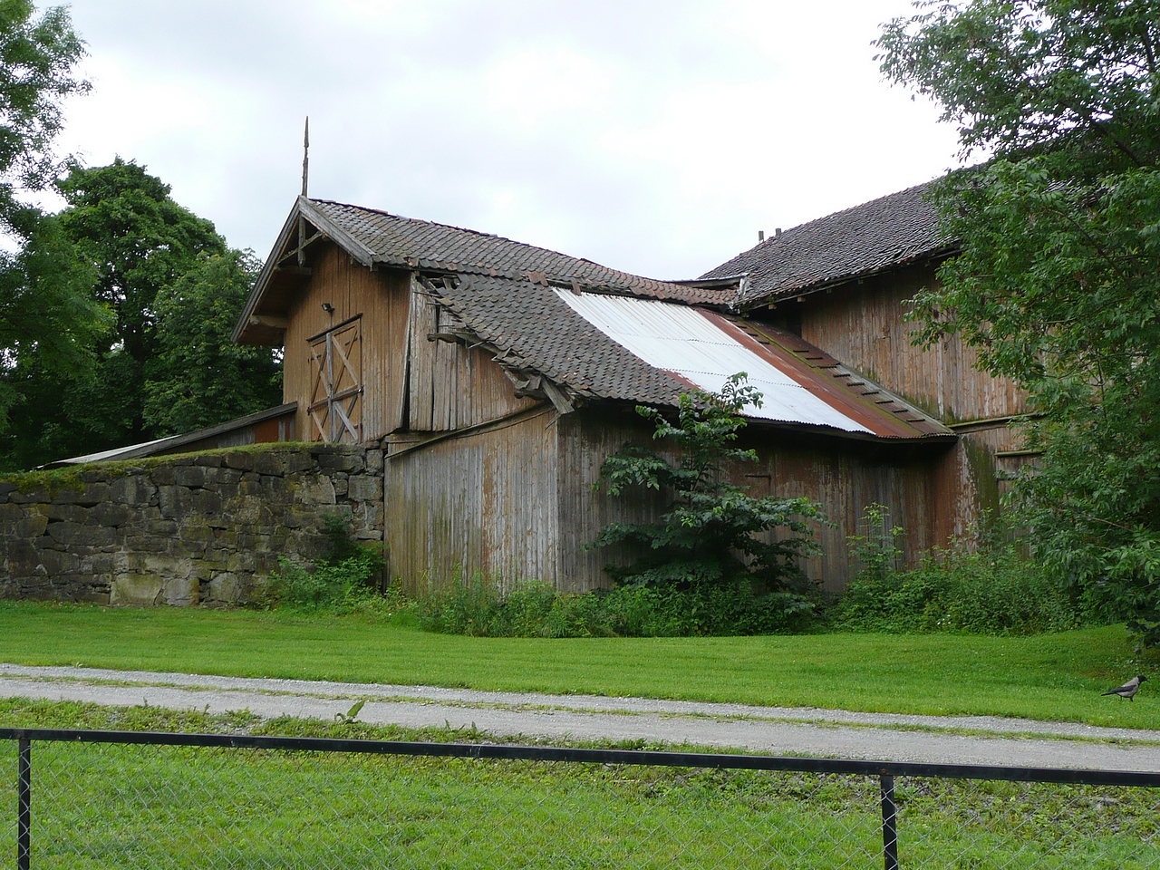 a barn that has been torn down and has a roof
