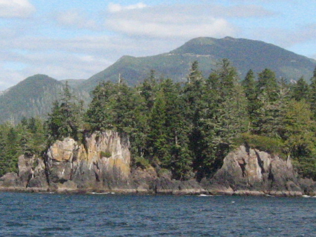 some small islands are next to the shoreline