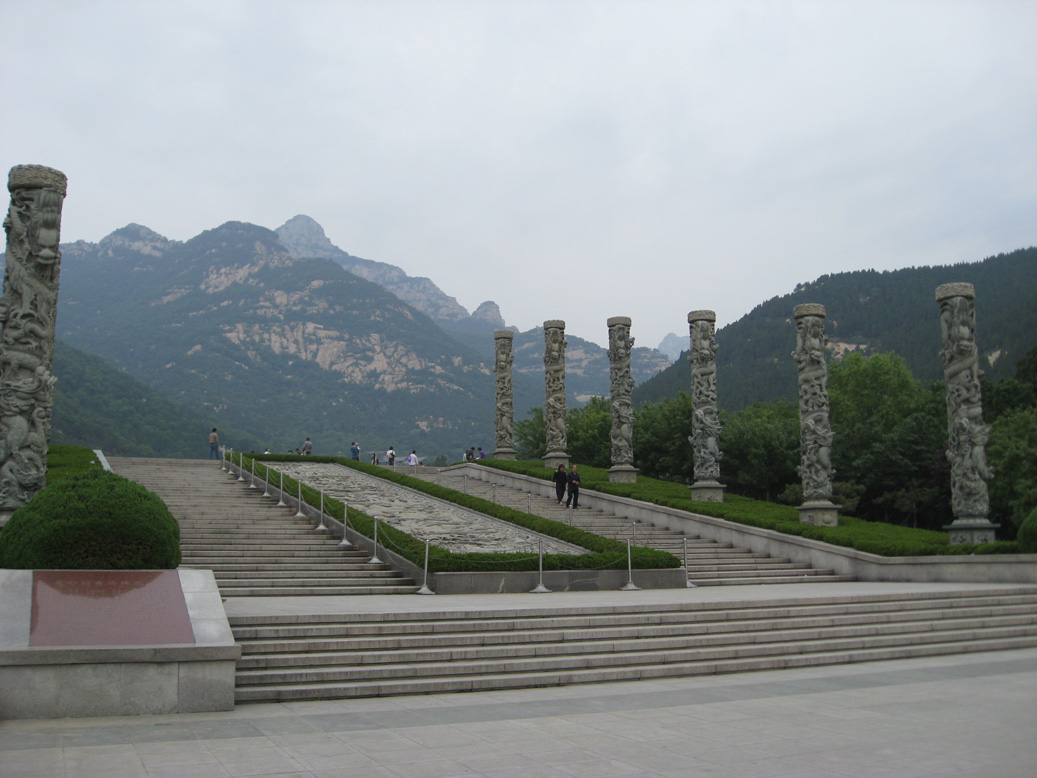 there is an enormous stone structure in the middle of the park