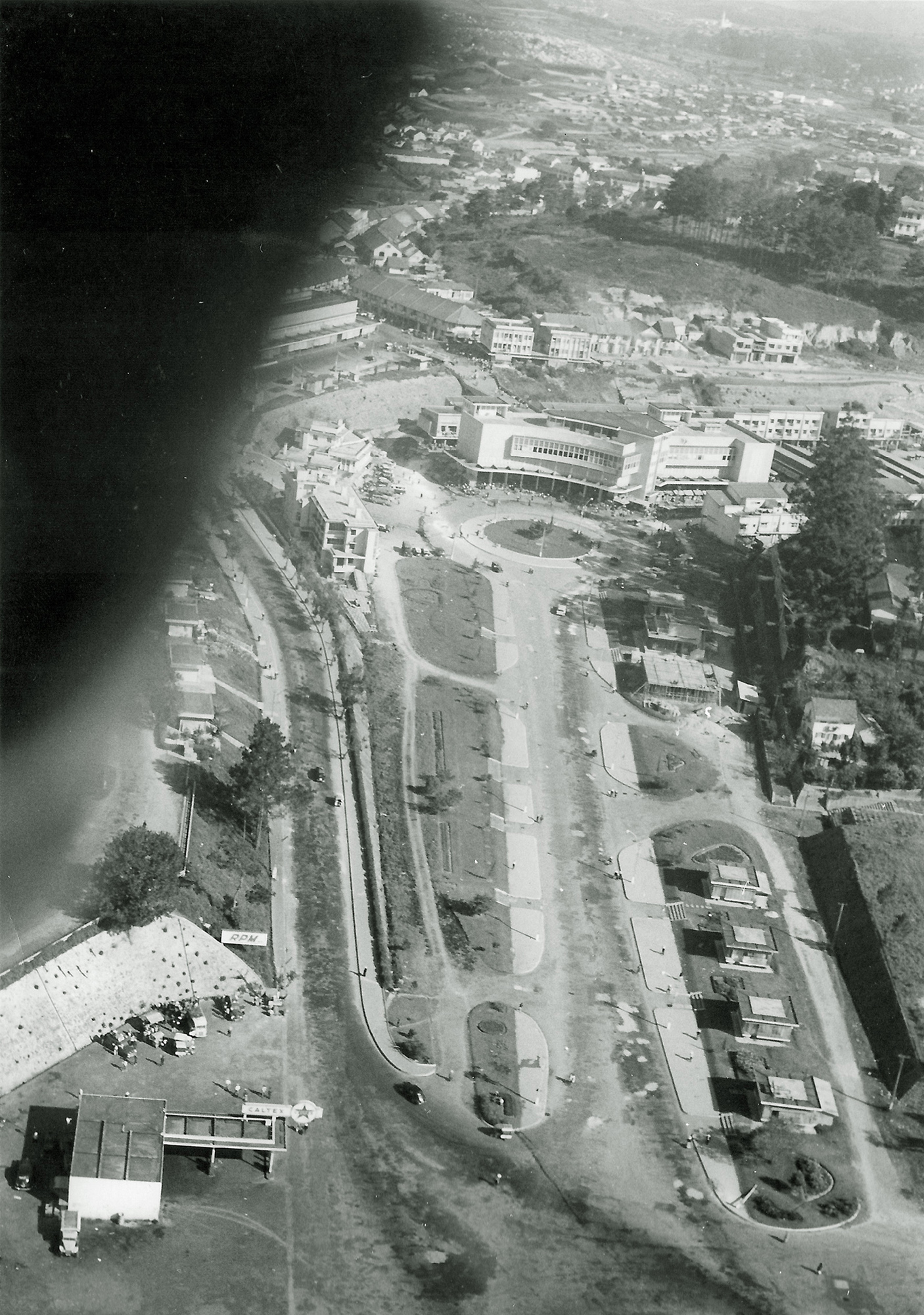 an aerial po of a city with buildings on the other side