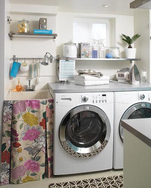 a kitchen that has a washer and dryer next to each other