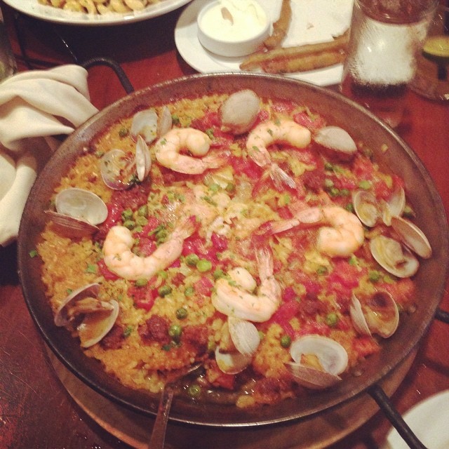 a pizza with shrimp and seafood on it is shown