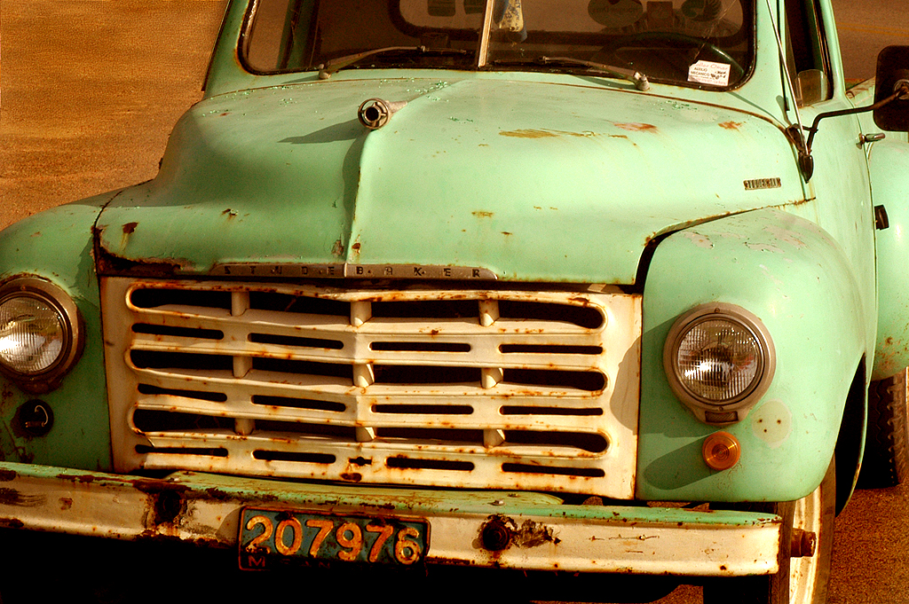 a very old and rusty truck that is rusting