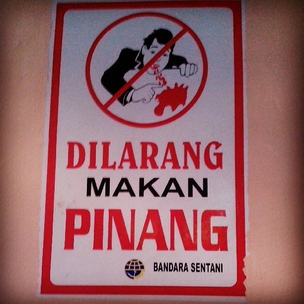 a sign showing the warning of no pwaang