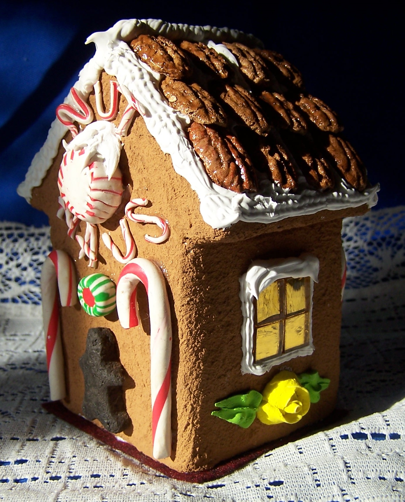 a ginger house on top of a doily