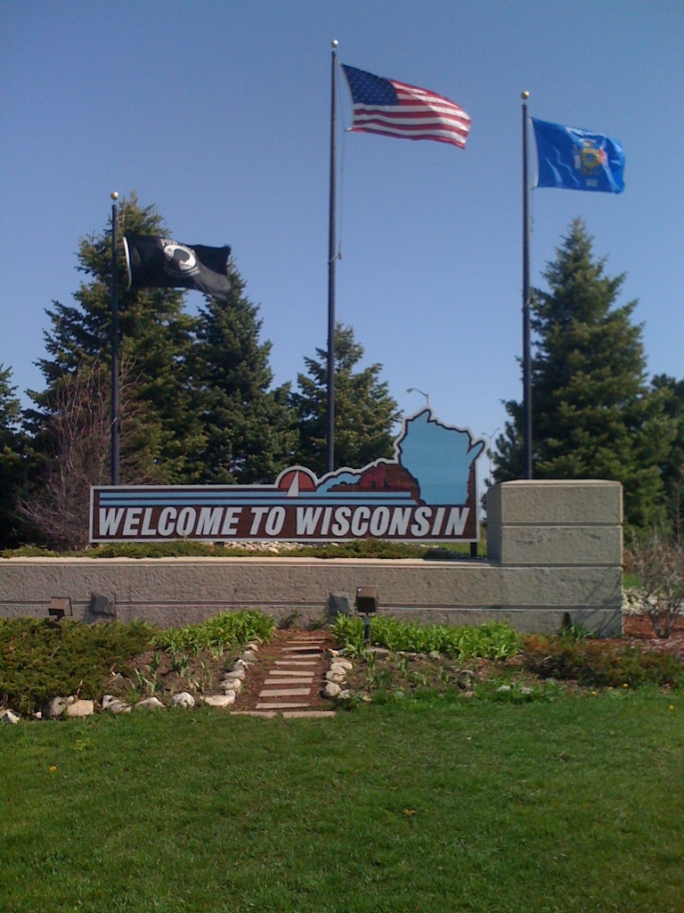 the welcome sign for wisconsin is pictured on a sign