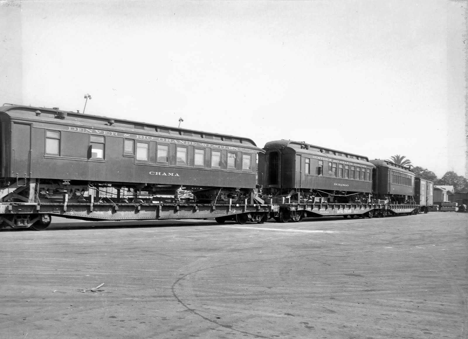 an old po of train cars sitting on the tracks