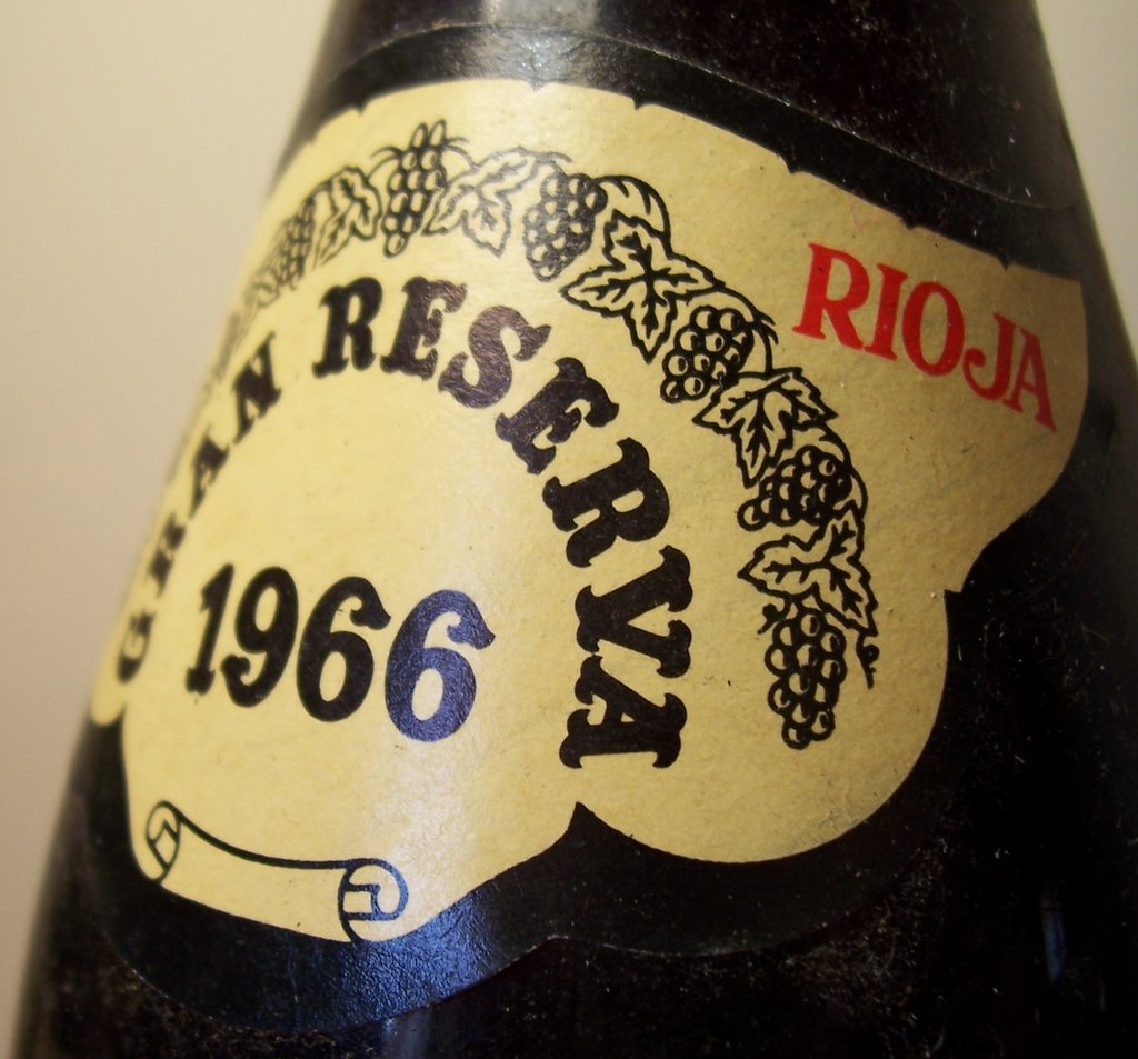 a bottle is filled with alcohol and is labeled rioja
