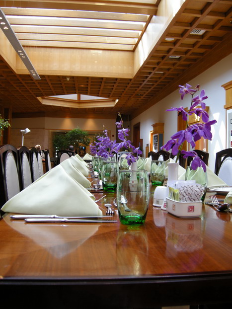 the table is set with clear place settings and lavender flowers