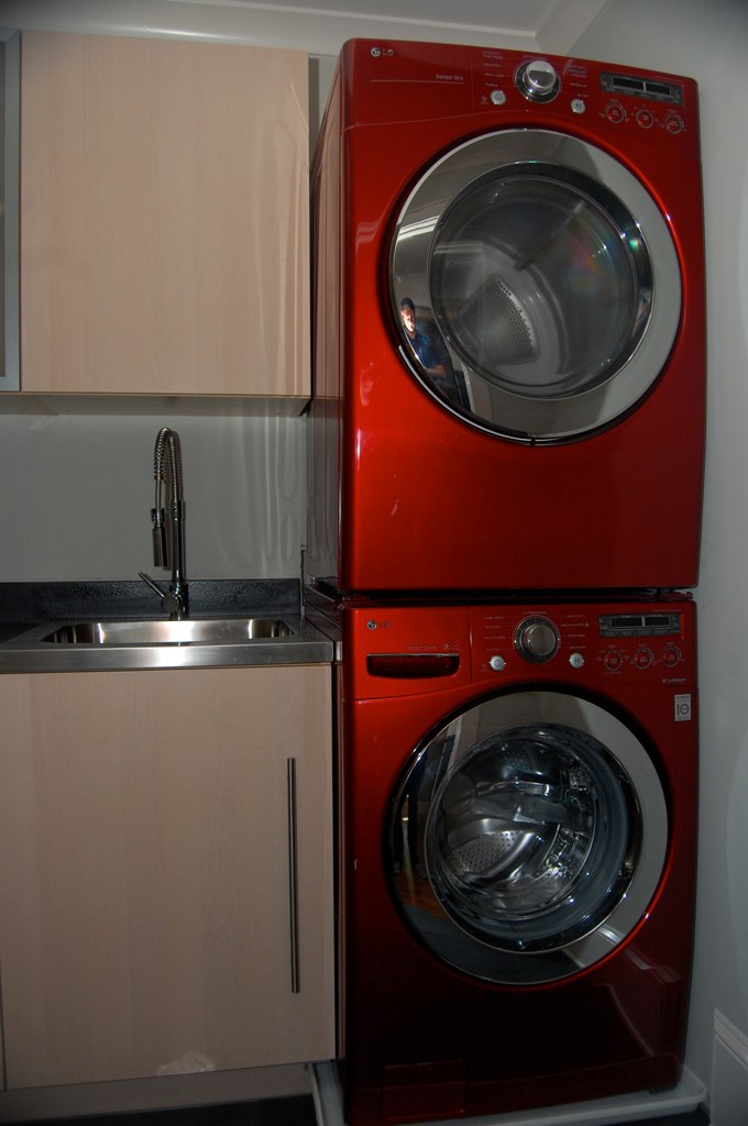 there is a washer and a dryer next to each other