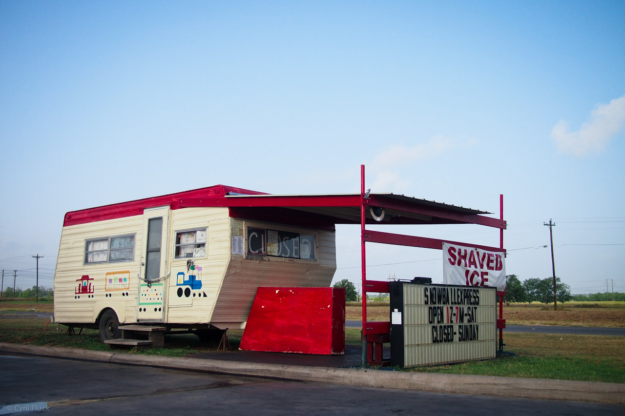 a trailer is shaped like a snack shack and the roof is slanted off