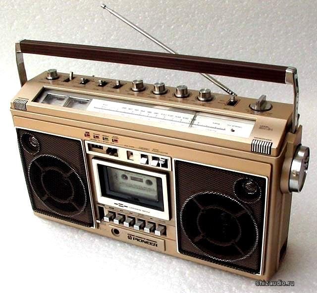 a radio that is sitting on the ground