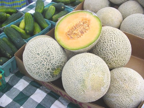 a table that has many different kinds of fruit in boxes