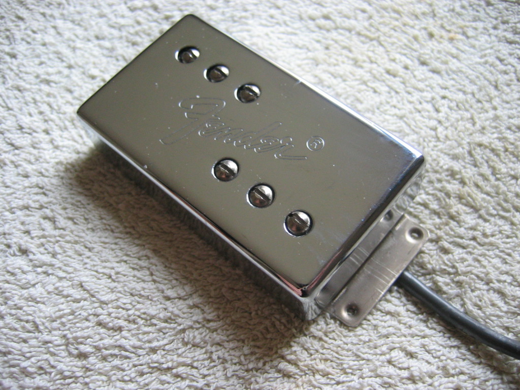 a single strip of guitar pickup is connected to another one