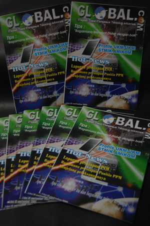 four pamphlets in english and spanish advertising for the global tour