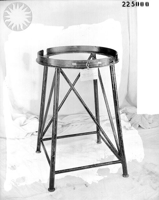 a black and white po of a small table