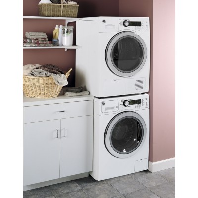 a room with a washer and dryer next to each other