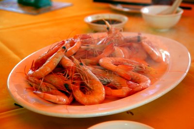 a plate filled with fresh shrimp sitting on a table