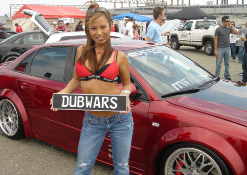 a young lady is holding a sign with the word dub wars on it