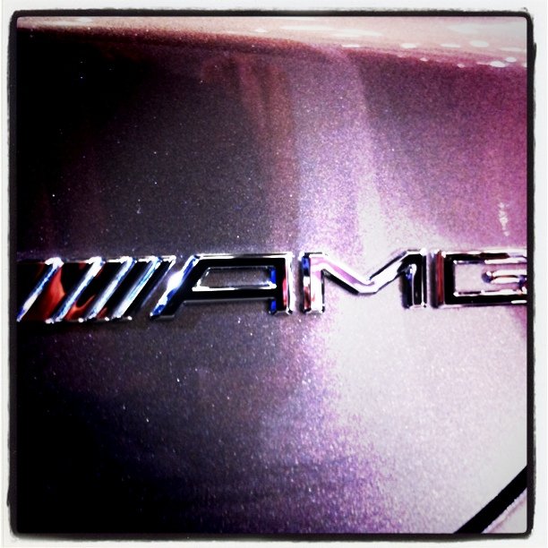 the logo on the front grille of an automobile