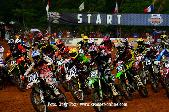 a row of motorbikes are lined up in a race