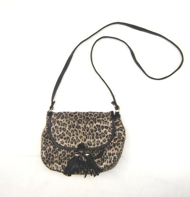 the small animal print bag is attached to the shoulder