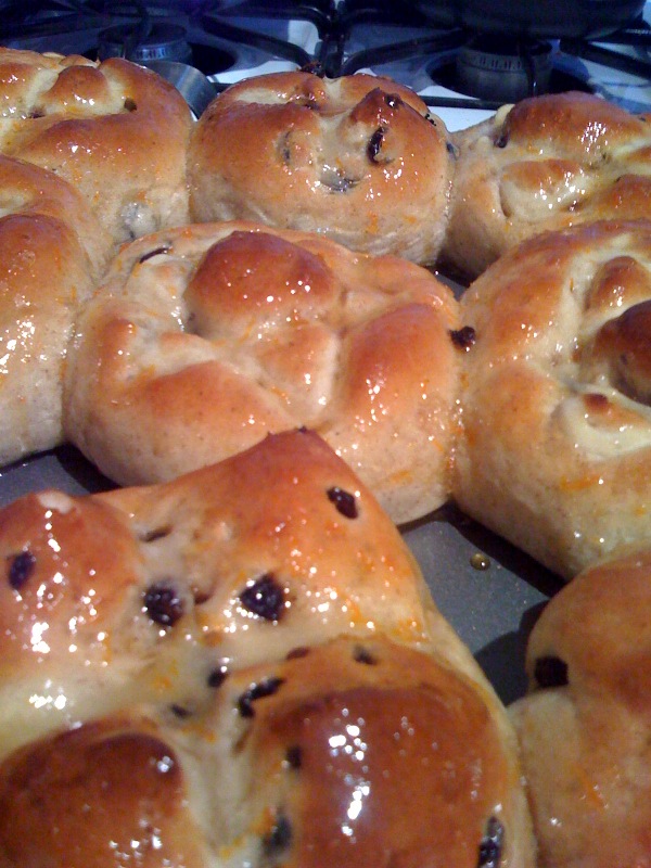 some food that is sitting on a rack