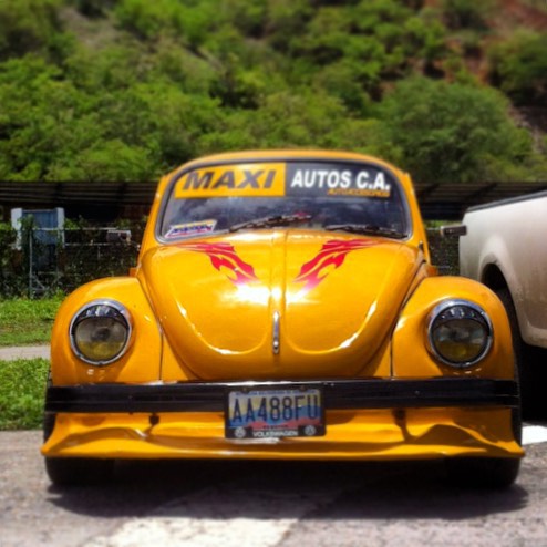 a yellow taxi with the letters max autos cab