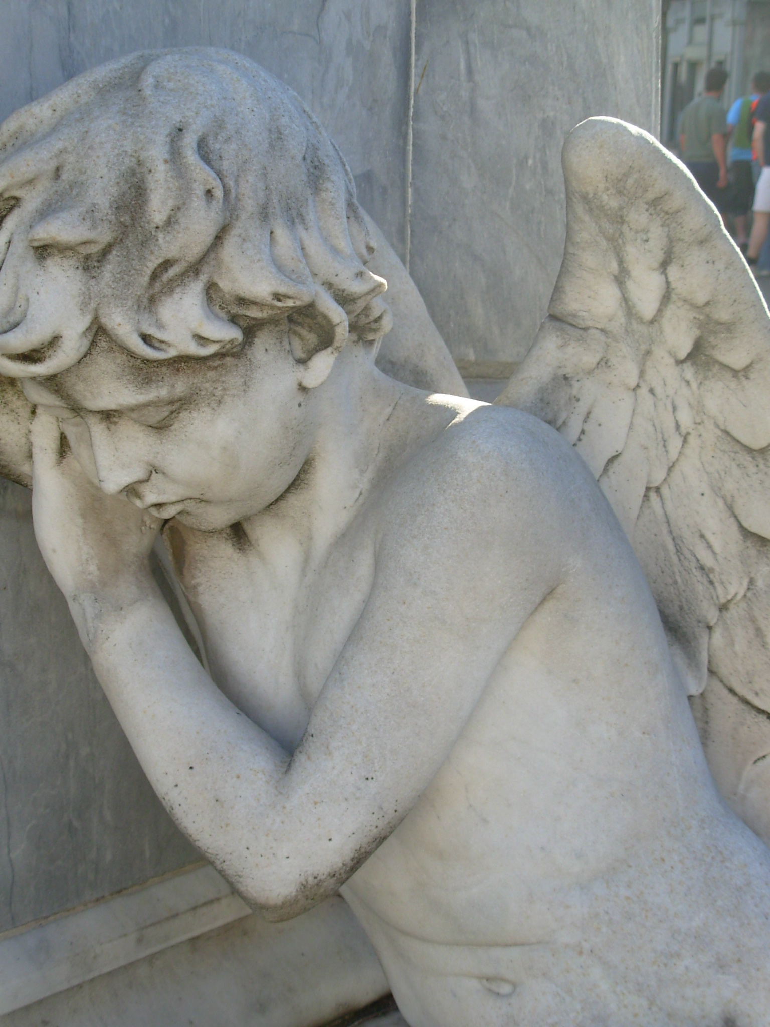 an angel statue holding his head by its hands