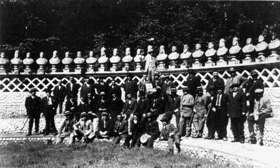 a group of people standing in front of some busturines