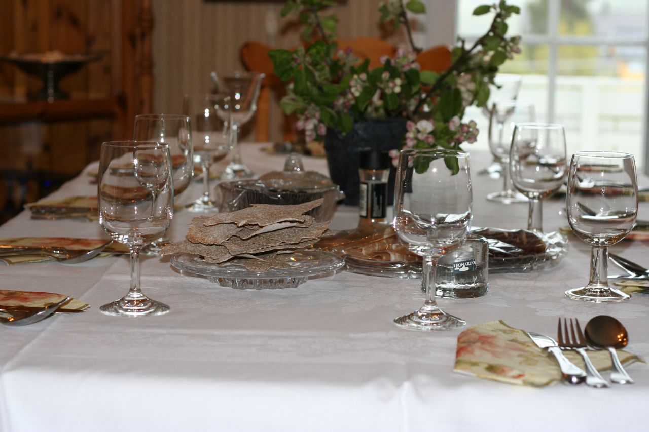 an elegant table setting with clear glassware