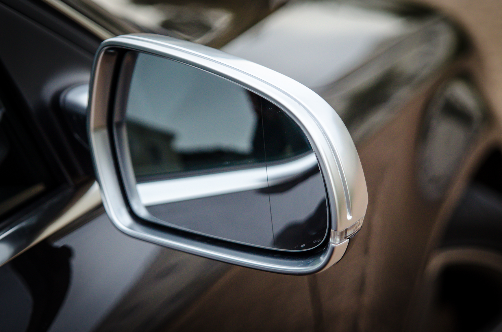 a car with the side view mirror on it