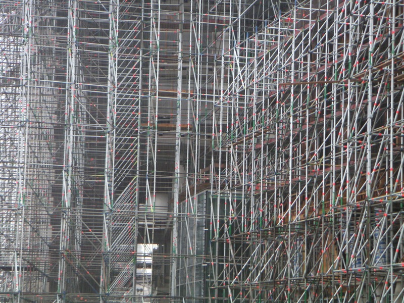 an assortment of scaffolding lines in a warehouse