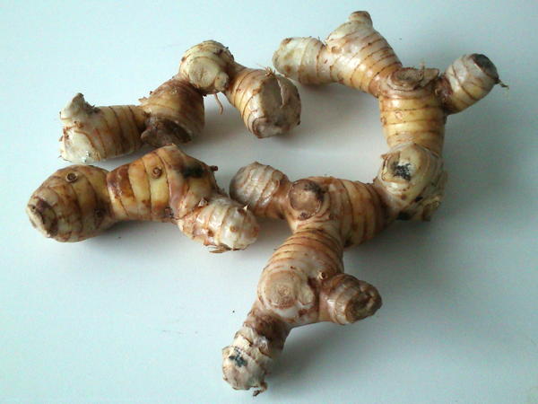 a bunch of peeled and cut up garlics