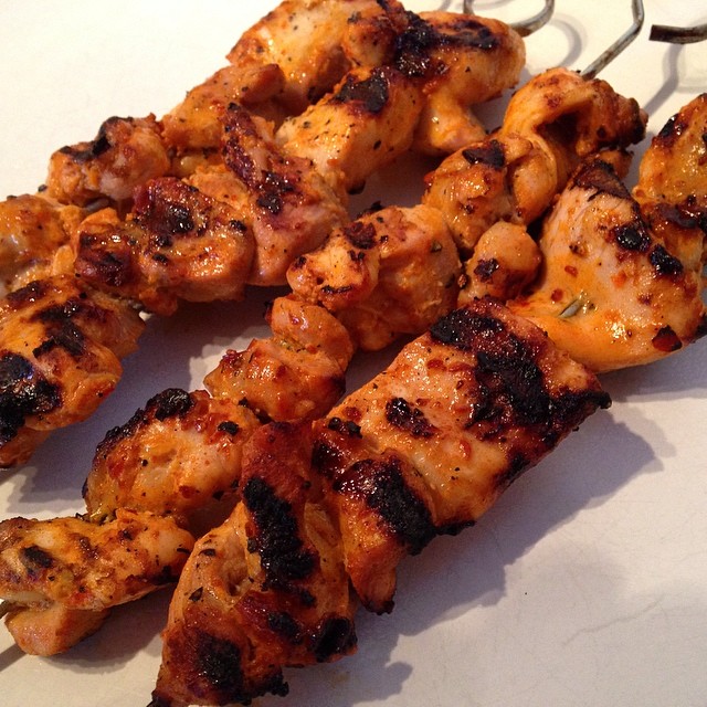 chicken skewers that have been grilled with marinara