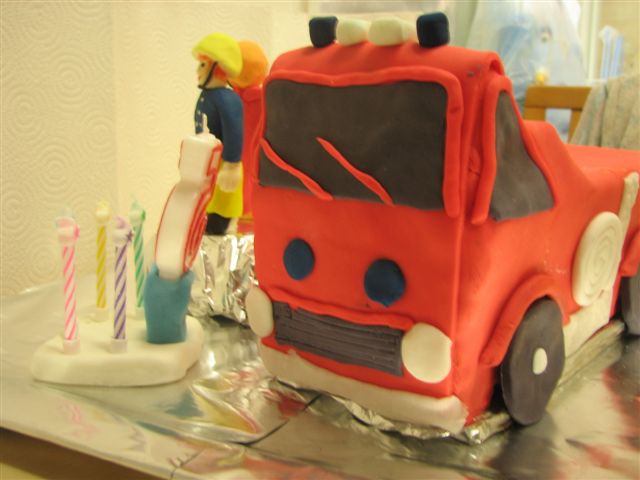 a car cake made to look like someone's birthday cake