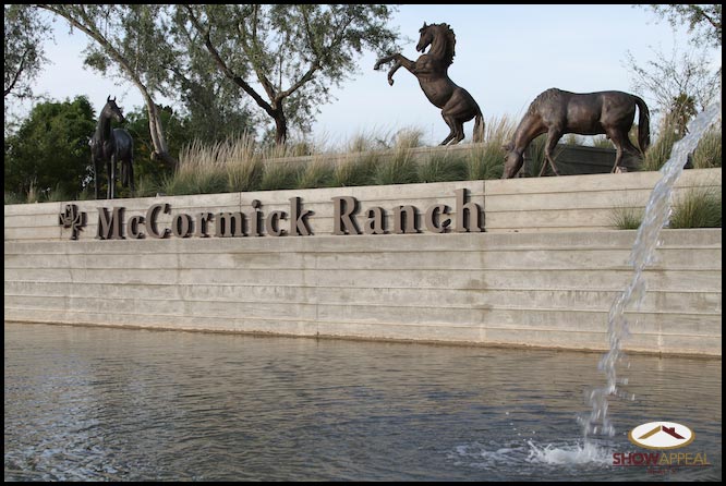 a fountain of water with horse statues on top of it