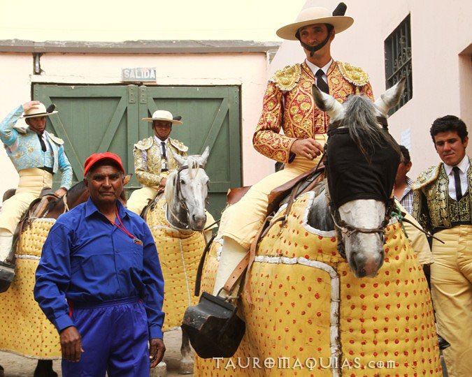 people are dressed in fancy uniforms while sitting on horses