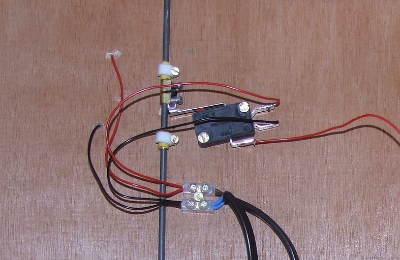 an assortment of wires connected to different wires