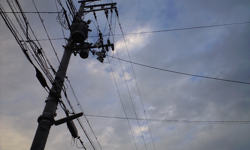 many electrical lines and wires in a city